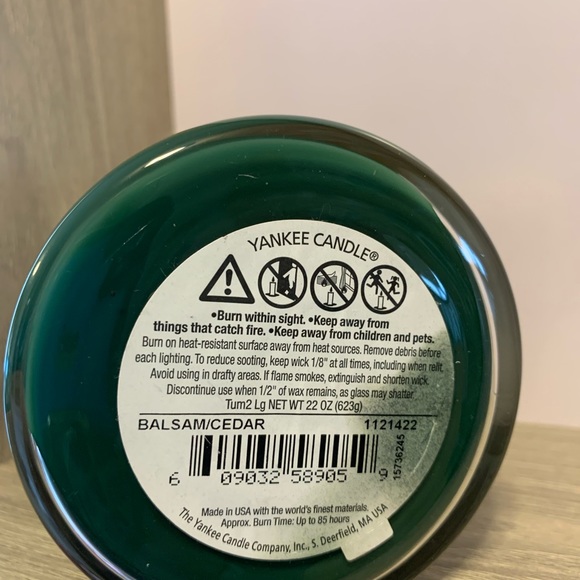 NEW Yankee Candle 2-Wick Balsam & Cedar Scent from Festive Fragrance Collection - Picture 9 of 9